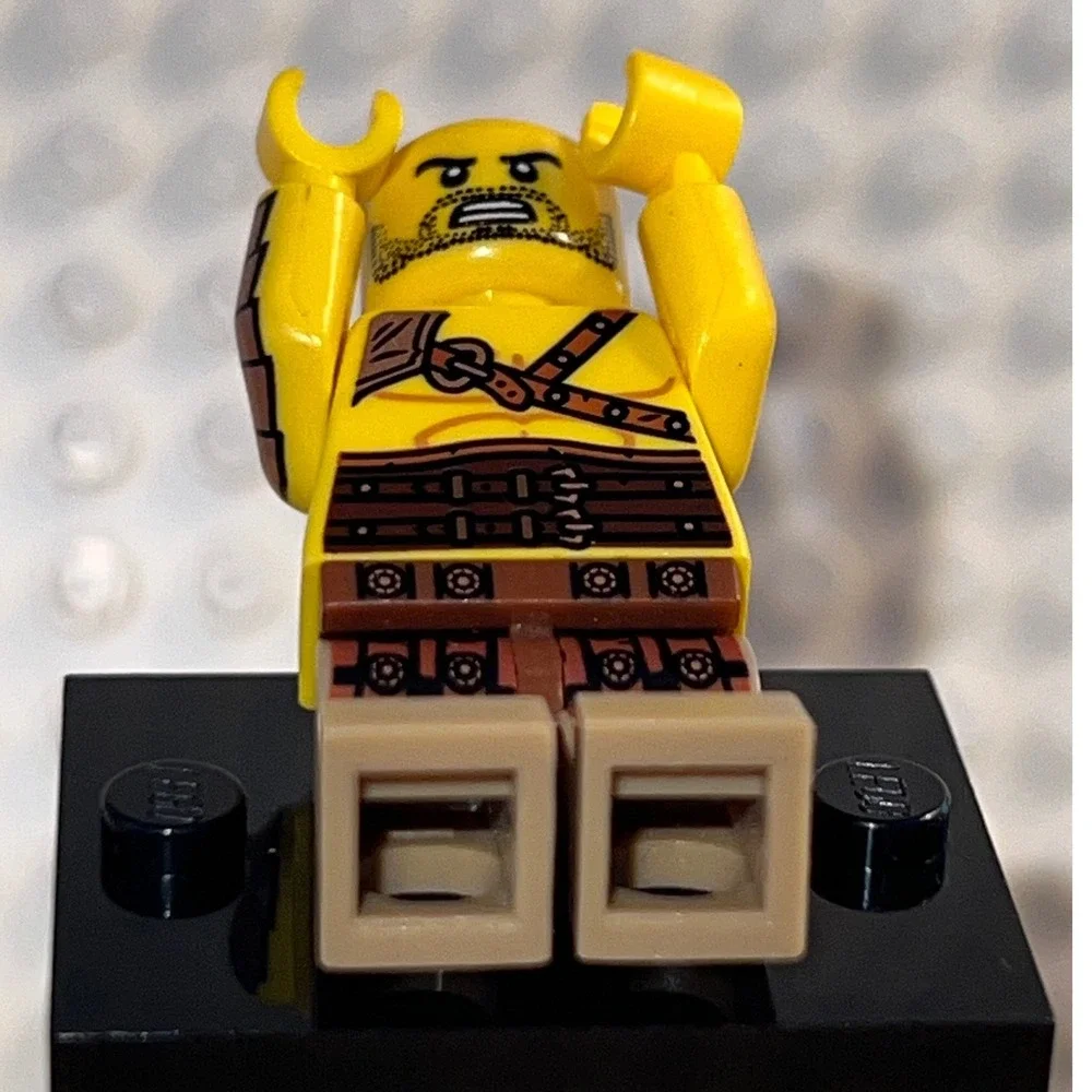 LEGO Gladiator Minifigure Series 5 Bronze Helmet Yellow Excellent No Accessories